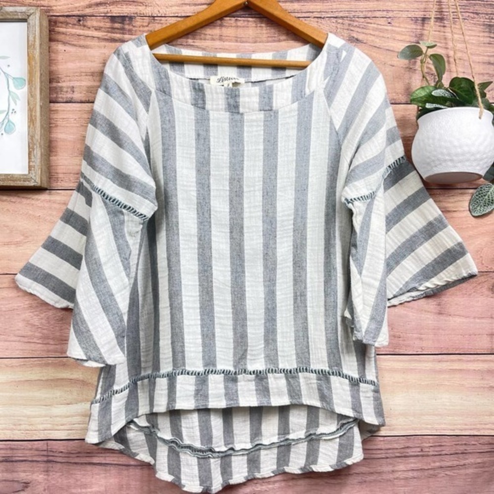Listicle Womens Gauze Flowy Blouse Gray White Striped‎ Flutter Sleeve Small